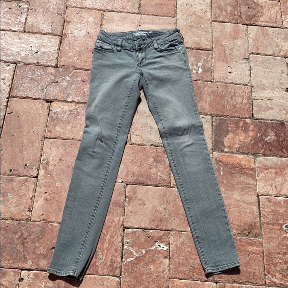 SUPER SKINNY JEANS IN GRAY BY BULLHEAD